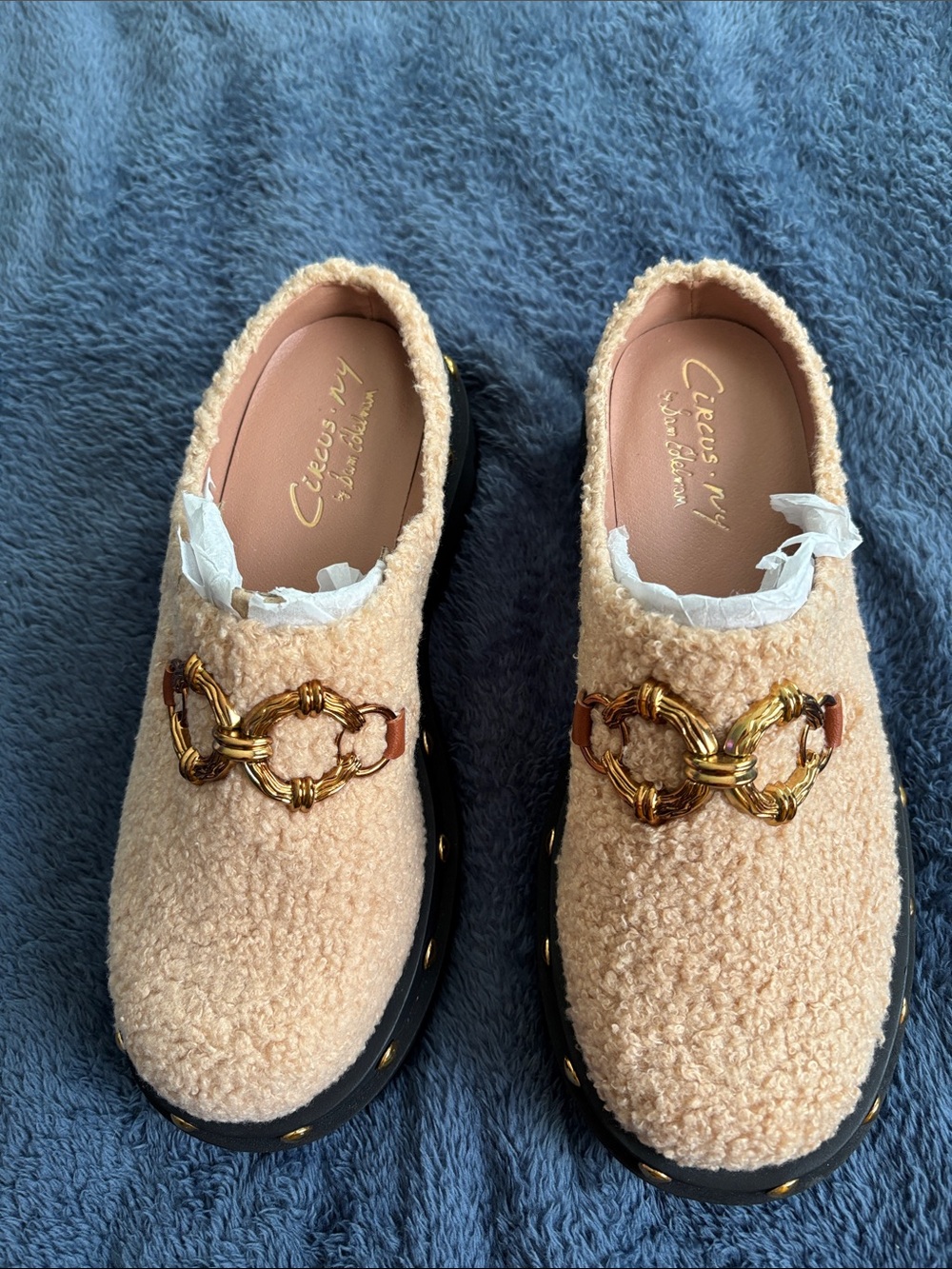 Circus by Sam Edelman Cream Fleece Slip-On Loafers with Gold Chain